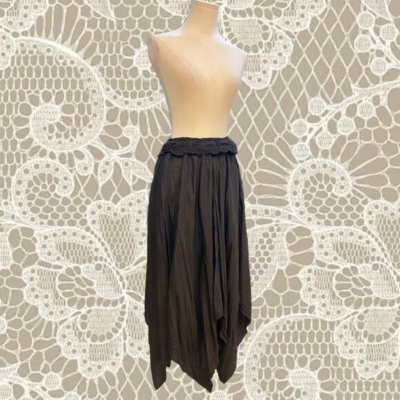 Black asymmetrical maxi skirt - Picture 1 of 4